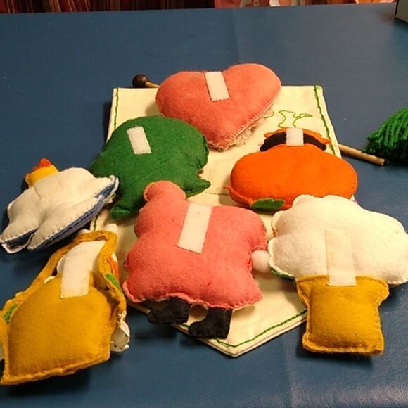 Holiday Calendar Handmade Embroidered Felt/Stuffed Holiday Wall Hanging - Picture 5 of 9